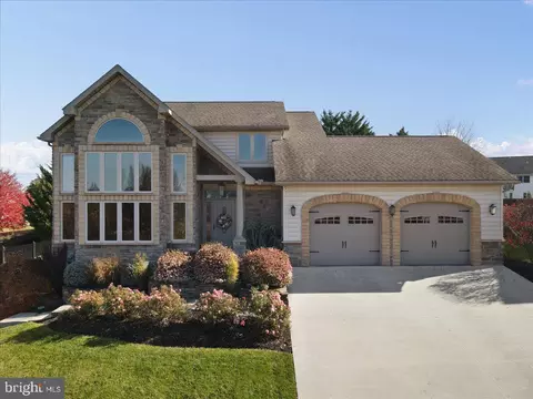 736 Cresson Dr, Chambersburg, PA 17202