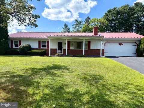 217 Mccrosson Dr, Fayetteville, PA 17222