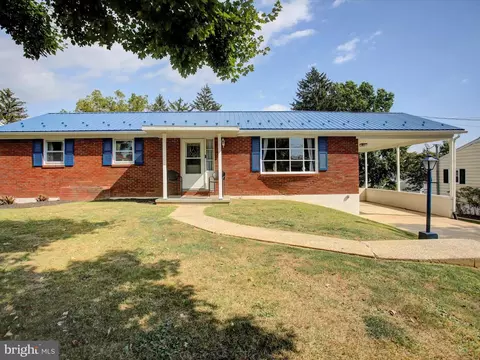 599 Lindia Dr, Chambersburg, PA 17202