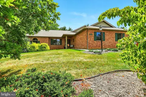 7033 Augusta National, Fayetteville, PA 17222