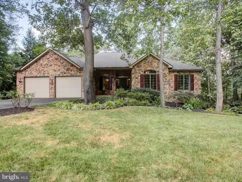 2628 Castlegreen Dr, Greencastle, PA 17225