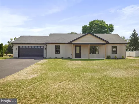 71 Maranatha Dr, Saint Thomas, PA 17252