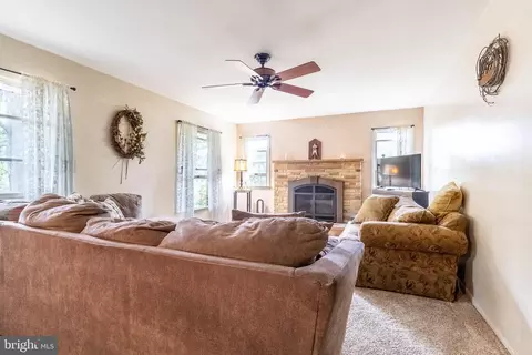 6591 Mountain Dr, Chambersburg, PA 17202