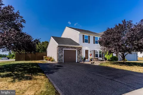 4 Romance Ln, Chambersburg, PA 17202