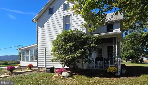 8172 Roxbury Rd, Lurgan, PA 17232