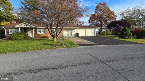 292 Cherry Lane Dr, Chambersburg, PA 17202
