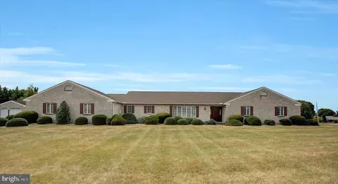 674 Lohman Ave, Greencastle, PA 17225