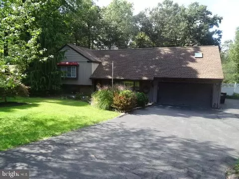 75 Laurel Dr, Fayetteville, PA 17222