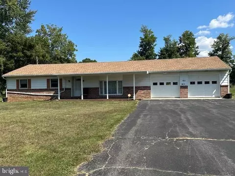 1921 Hartzok Rd, Chambersburg, PA 17202