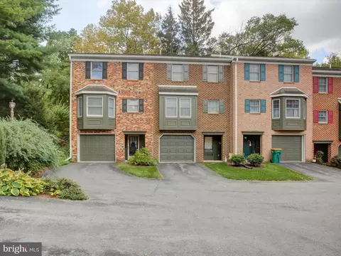 317 Valley View Dr, Waynesboro, PA 17268