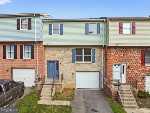 1448 Hollywell Ave, Chambersburg, PA 17201