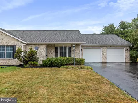 3215 St Andrews Dr, Chambersburg, PA 17202