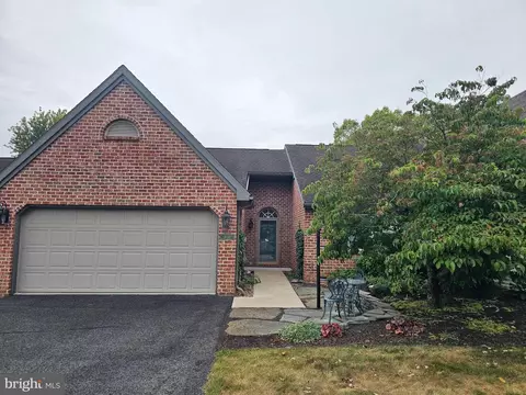 1608 Linmar Dr, Chambersburg, PA 17202