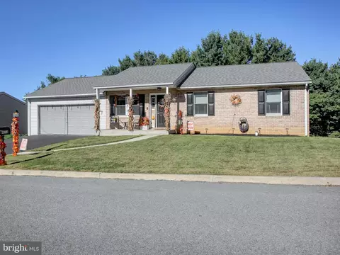 403 Sunny Dr, Waynesboro, PA 17268