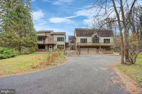9969 Circle Dr, Saint Thomas, PA 17252