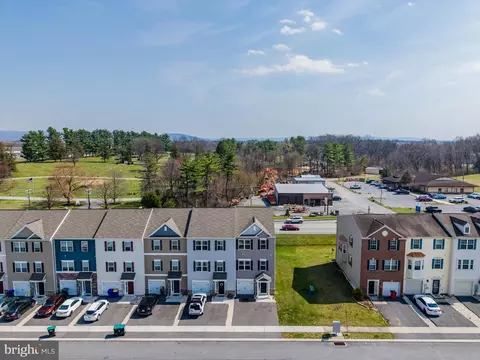 3381 Landmark Ct, Chambersburg, PA 17201