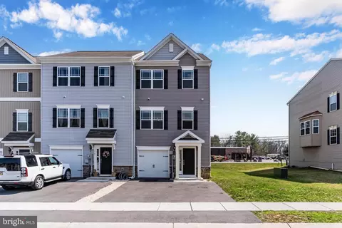 3381 Landmark Ct, Chambersburg, PA 17201
