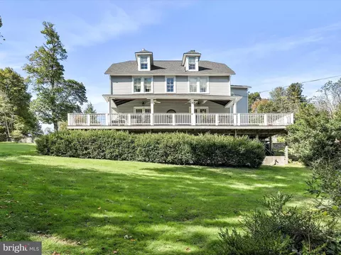 14946 Charmian Rd, Blue Ridge Summit, PA 17214