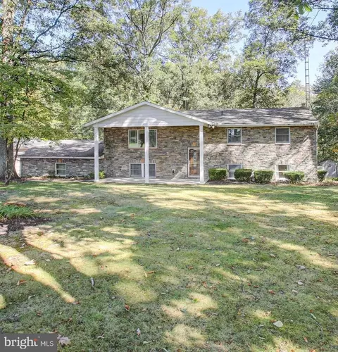 8182 Stone Bridge Rd, Greencastle, PA 17225