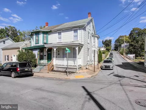 53 E North St, Waynesboro, PA 17268
