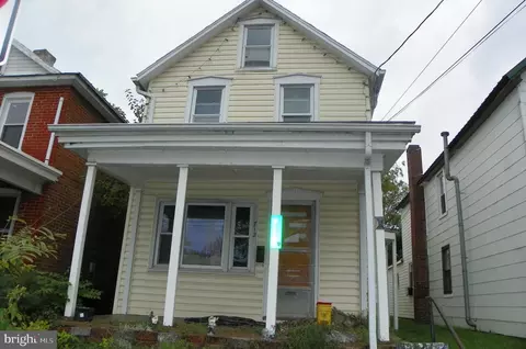 712 S 2nd St, Chambersburg, PA 17201