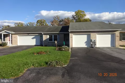 2420 Mccleary Dr, Chambersburg, PA 17201