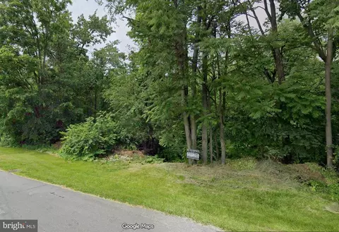 1401 Pleasant View Dr, Chambersburg, PA 17201