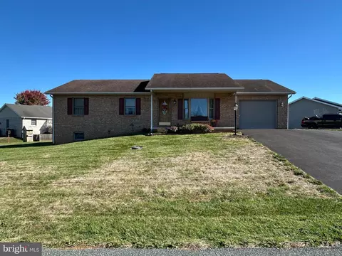 10135 Jasper Dr, Greencastle, PA 17225