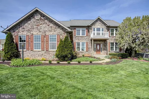 1223 E Pebblebrook Dr, Greencastle, PA 17225