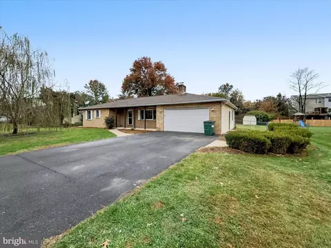 85 Jackson Dr, Chambersburg, PA 17201
