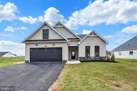 4744 Range Runner Dr, Fayetteville, PA 17222