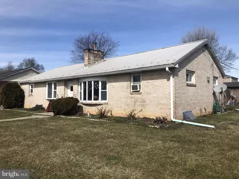 151 153 Carbaugh Dr, Chambersburg, PA 17202
