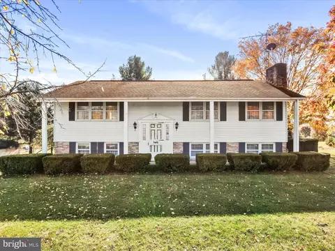 593 America Dr, Saint Thomas, PA 17252
