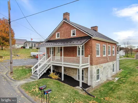 6748 Shoestring Hill Rd, Waynesboro, PA 17268
