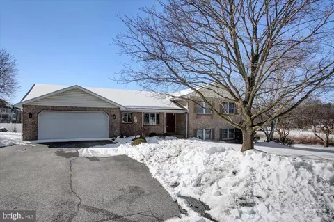 482 Beech Tree St, Shippensburg, PA 17257