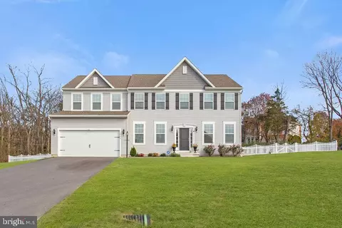 460 Paradise View Dr, Greencastle, PA 17225