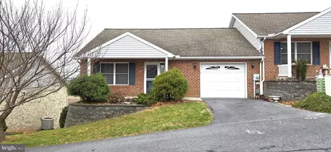 158 Bradford Spring Ct, Waynesboro, PA 17268