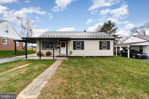 384 W Main St, Fayetteville, PA 17222