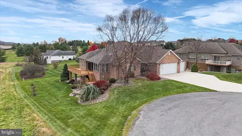 6396 Saucon Valley Dr, Fayetteville, PA 17222