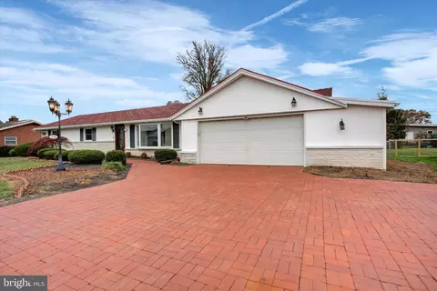 158 Colonial Dr, Chambersburg, PA 17202