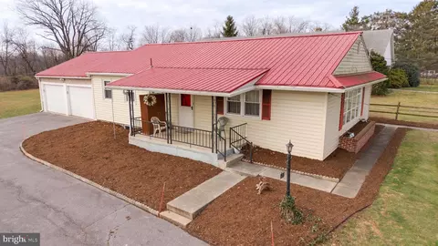 612 Lindia Dr, Chambersburg, PA 17202