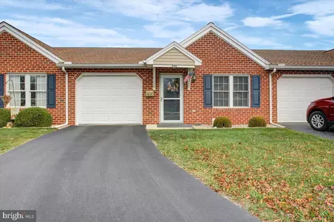 733 Fireside Dr, Shippensburg, PA 17257