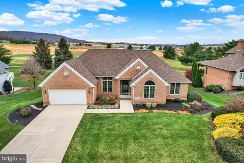 6788 St Annes Dr, Fayetteville, PA 17222