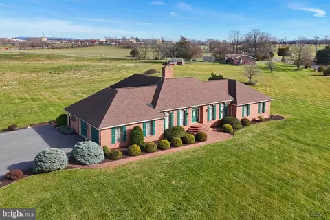 1015 Buchanan Trl E, Greencastle, PA 17225