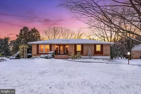 3821 Clubhouse Dr, Fayetteville, PA 17222