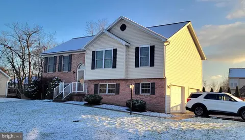 160 Eleahs Xing, Greencastle, PA 17225