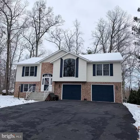 6071 Greenbriar Ct, Fayetteville, PA 17222