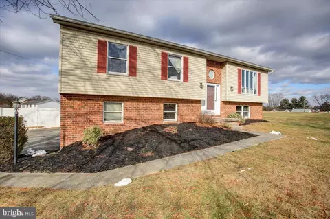 601 Kittatinny Dr, Chambersburg, PA 17202