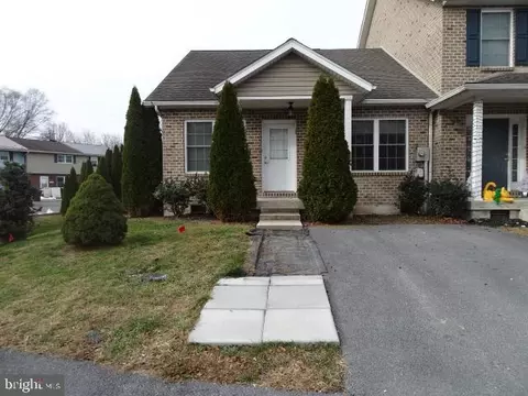 107 Meadowcreek Dr S #1, Chambersburg, PA 17202