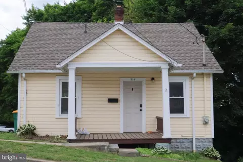 214 Mount Airy Ave, Waynesboro, PA 17268
